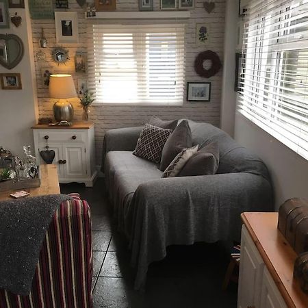 Вилла Herb Garden Bungalow Nazeing Экстерьер фото