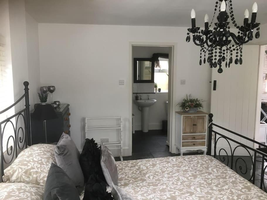 Вилла Herb Garden Bungalow Nazeing Экстерьер фото